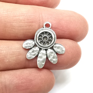 Daisy Flower Dangle Charms Antique Silver Plated Charms (23x21mm) G27537
