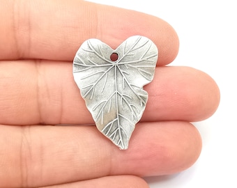 Leaf Charms, Ivy Leaf Charms Antique Silver Plated Natural Charms (32x24mm) G28653