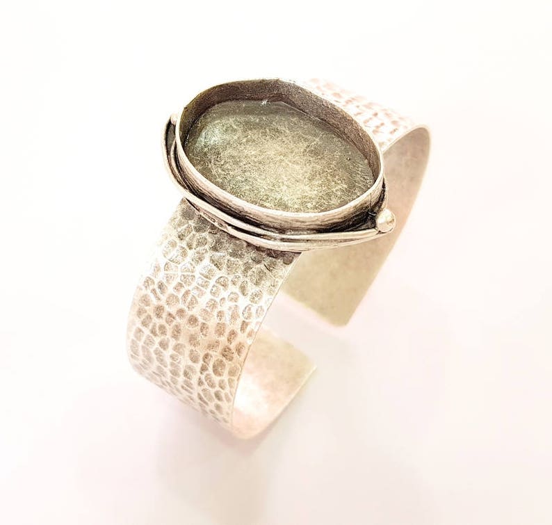 G8343 Bracelet Blanks Cuff Blanks Adjustable Hammered Bracelet Blank Antique Silver Plated Brass 30x22mm Blanks