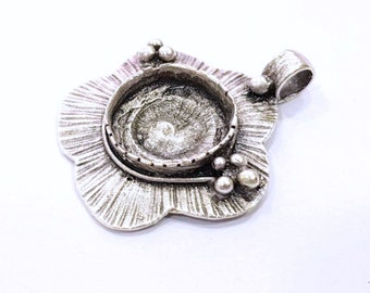 Colgante de plata en blanco con base de cabujón bañada en plata antigua, accesorios, colgante G9549