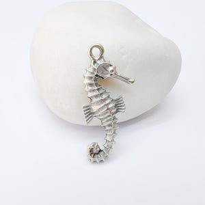 Seahorse Charm, Silver Ocean Pendant, Beach Jewelry Supply, Nautical Boho Charm, Sea Life Pendant, Antique Silver Plated 34x14mm G37225