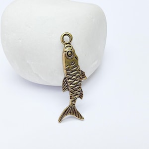 Fish Charm Charm Pendant, Ocean Fish Jewelry Supply, Beach Nautical Boho Pendant, Fishing Jewelry, Antique Bronze Plated 33x10mm G37306
