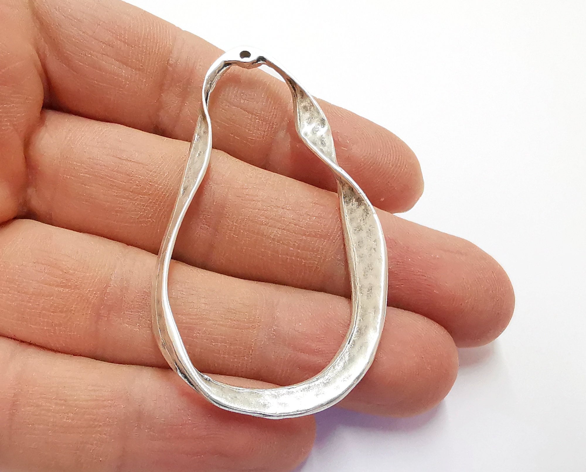 アクセサリー 191RRL Hammered Sterling Silver L 2 Hammered Silver Charms Antique Silver Plated Charms (64x35mm
