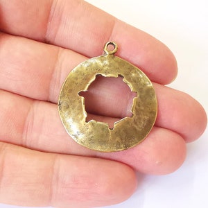 2 ciondoli rotondi cavi ciondoli placcati in bronzo antico (38x33 mm) G25241