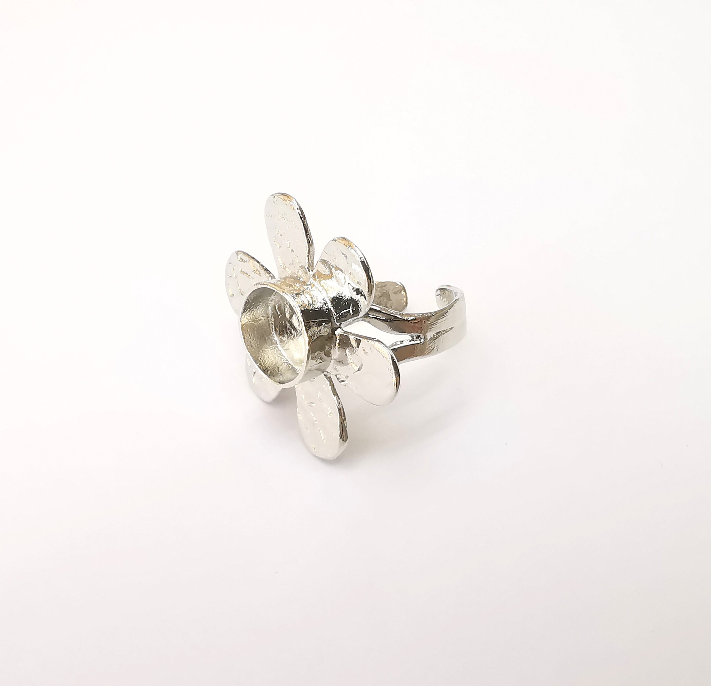 Bague En Argent Massif Fleur Avec Cabochons Blancs Transparents - Taille 56, Occasion, Couleur Dominante Blanc