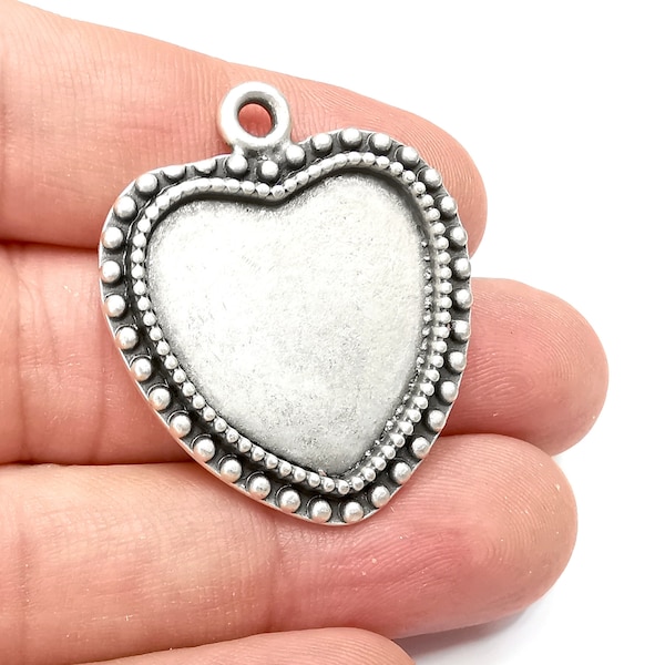 Heart Charm Bezel, Resin Blank, inlay Mounting, Mosaic Pendant Frame, Cabochon Base,Dry Flower Setting,Antique Silver Plated 25x25mm G28634