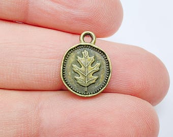 Eichenblatt Charm, doppelseitiger Anhänger, Natur Schmuck Lieferungen, antike Bronze überzogen, 16 x 13 mm G37668
