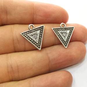 10 Silver Charms Antique Silver Plated Charms (18x17mm)  G18657