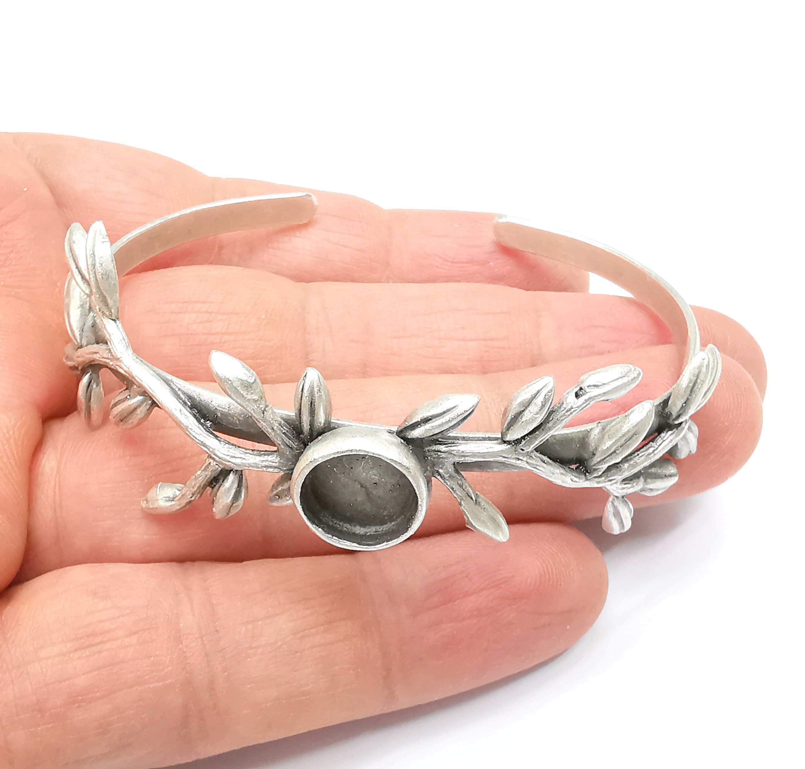 ★SENTIMENTS★ NO.528 [IVORY] BRACELET Chunky Swirled Carved 70's Vintage Ivory Resin Bangle