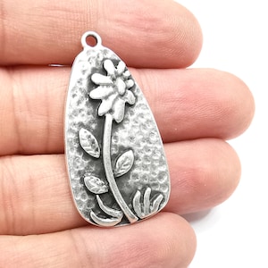 Flower Charms Hammered Pendant Antique Silver Plated (41x22mm) G28489