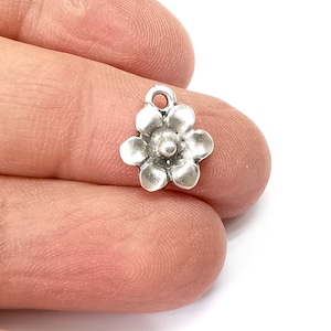 Flower Charms, Antique Silver Plated Charms (13x12mm) G33506