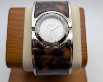 Reloj Fossil ES-2486 para mujer, brazalete plateado con diseño de carey, movimiento analógico de cuarzo, resistente al agua hasta 50 m, batería nueva, regalo para ella.