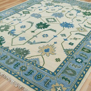 Ivory Persian Style Rug: Hand Knotted Wool Oushak Rug