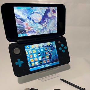 NUEVA Nintendo 2DS XL Original Modificada / Tarjeta de Memoria de 64 GB / Libre de Región / Cargador Incluido / Juegos Fáciles de Instalar