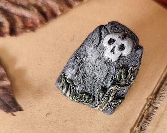 Gravestone pin, rest in peace tombstone pin badge, memento mori, Halloween gothic small gift