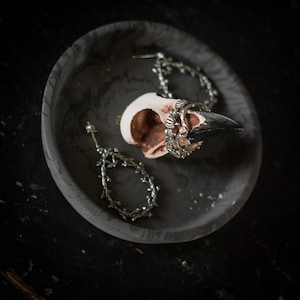 Gothic Trinket Dish and Ring Holder, Magpie skull jewellery tray, gothic home décor, eco friendly gift