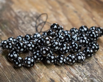 Reproduction White on Black Thousand Eyes