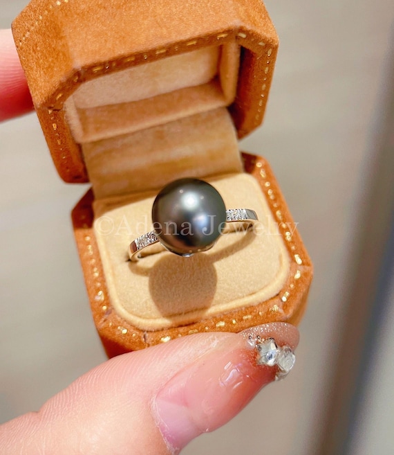 Anillo de oro blanco de 18 quilates con perla negra de Tahití de