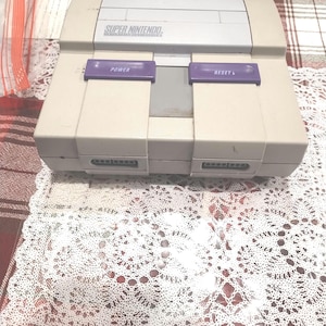 Console Super Nintendo SNES oficial, unidade não funcional, peças A2, vendido no estado em que se encontra, testado.