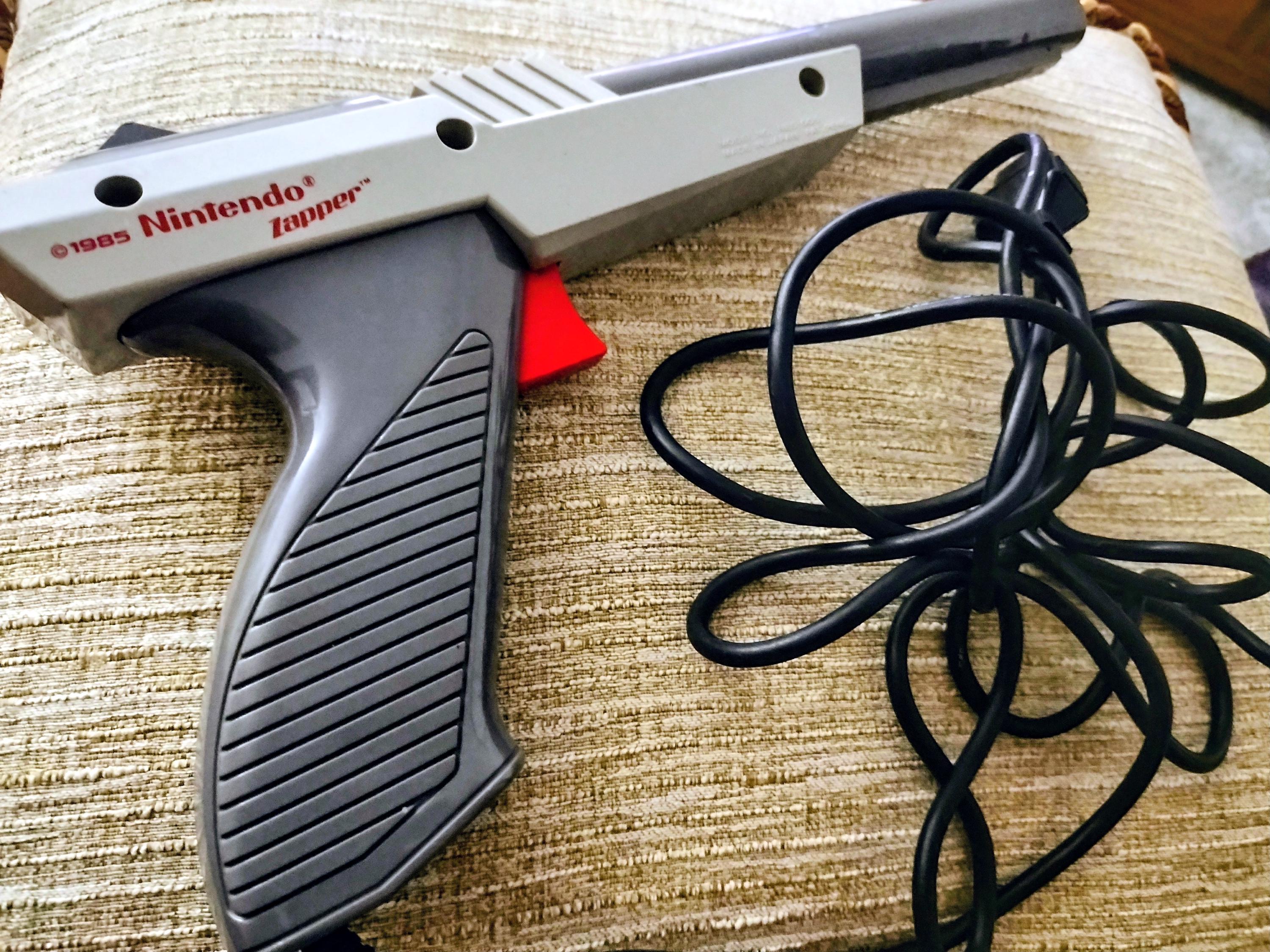 Official Nintendo Entertainment System NES Zapper Gun Famicom