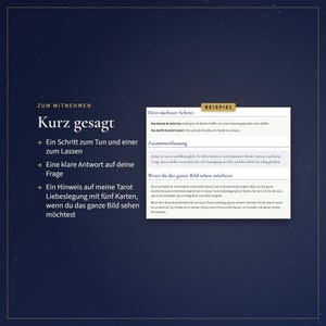 Pu&ograve; includere: Un grafico blu scuro con testo bianco intitolato ZUM MITNEHMEN Kurz gesagt, che elenca tre punti sulle letture dei tarocchi. A destra, una carta rettangolare bianca etichettata BEISPIEL mostra le sezioni intitolate Dein n&auml;chster Schritt, Zusammenfassung e Wenn du das ganze Bild sehen m&ouml;chtest con testo in tedesco.