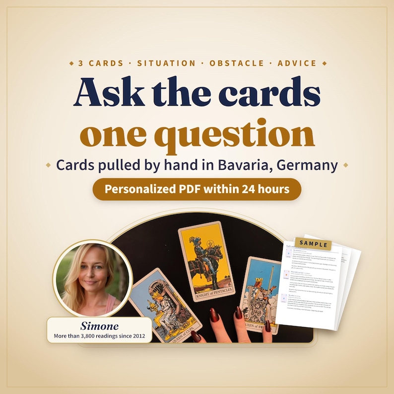 Könnte beinhalten: Eine digitale Grafik mit dem Text Ask the cards one question, 3 cards, situation, obstacle, advice und Cards pulled by hand in Bavaria, Germany. Sie enthält ein Porträt von Simone, drei Tarotkarten und ein beispielhaftes PDF-Dokument.