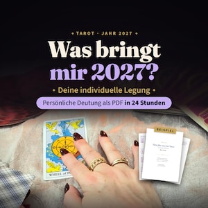 Può includere: Una grafica digitale per un servizio di lettura dei tarocchi intitolato Tarot Jahr 2027, Was bringt mir 2027?, e Deine individuelle Legung. L'immagine mostra una carta dei tarocchi Ruota della Fortuna, una mano con anelli d'oro e un documento PDF di esempio etichettato Beispiel.