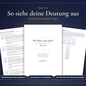 K&ouml;nnte beinhalten: Ein digitales Dokument mit dem Titel "So sieht deine Deutung aus", das eine mittlere Seite mit dem Text "Was f&uuml;hlt er f&uuml;r mich? f&uuml;r Lena" und zwei seitliche Seiten mit Tarotkarten-Deutungen vor einem dunkelblauen Sternenhimmel zeigt.