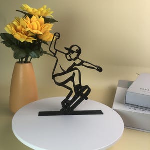 Personalized Skateboarder Silhouette 3D Printed Line Art Gift – Custom Name Sign – Minimalist PLA Decor for Wall or Desk