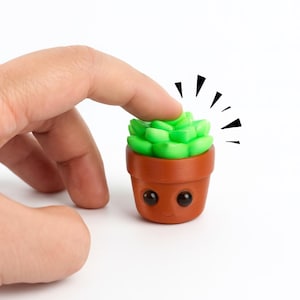3D Printed Cactus Clicker Keychain – Glowing Plant Fidget Toy for Stress Relief, Pocket-Sized Anxiety Aid & Cute Gift for All Ages