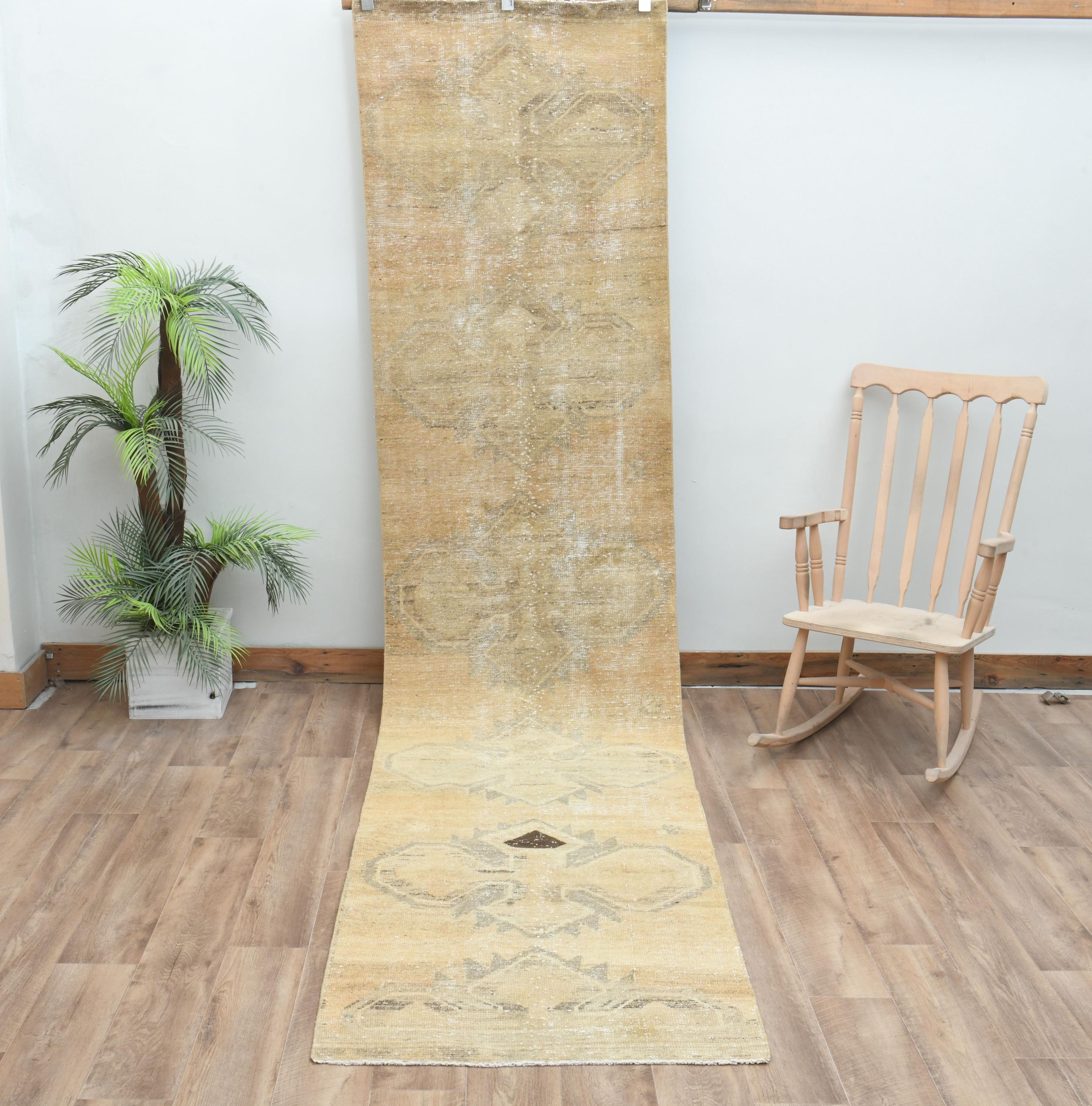 ヴィンテージトルコ製ランナーラグ：2'8 x 12フィート、柔らかな