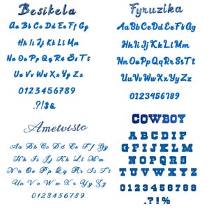 Op de afbeelding: Een verzameling blauwe lettertypen, waaronder cursieve en blokstijlen, met hoofdletters en kleine letters, cijfers en symbolen. De afbeelding toont verschillende lettertypevoorbeelden, zoals "Besikela", "Fyruzika", "Ametvisto" en "Cowboy".