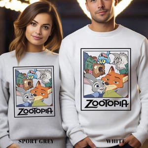 Peut inclure: Sweat-shirts gris sport et blancs avec un motif Zootopia. Le motif comprend des personnages comme Judy Hopps et Nick Wilde. Le mot "Zootopia" est imprim&eacute; en noir sous l'image. Le sweat-shirt gris sport porte l'inscription "SPORT GREY" en bas.