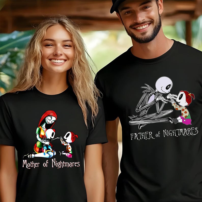 Puede incluir: Camisetas negras con dise&ntilde;os de "Pesadilla antes de Navidad". Una camiseta dice "Mother of Nightmares" con un dise&ntilde;o inspirado en Sally. La otra dice "Father of Nightmares" con un dise&ntilde;o inspirado en Jack Skellington.