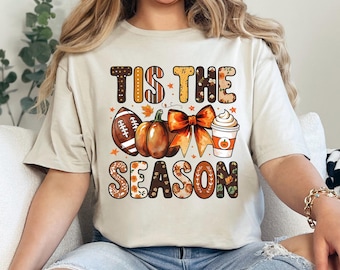 Camiseta de fútbol "Tis The Season", Camiseta deportiva "Tis The Season", Camiseta retro para mamás aficionadas al fútbol, Camiseta de otoño con estampado de calabaza y café 374001