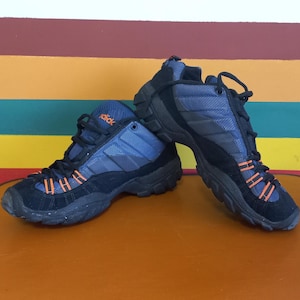 Baskets Adidas bleu vintage des années 1990 Taille US 8,5 / EU 42 Baskets de marche Adidas bleues avec 3 bandes