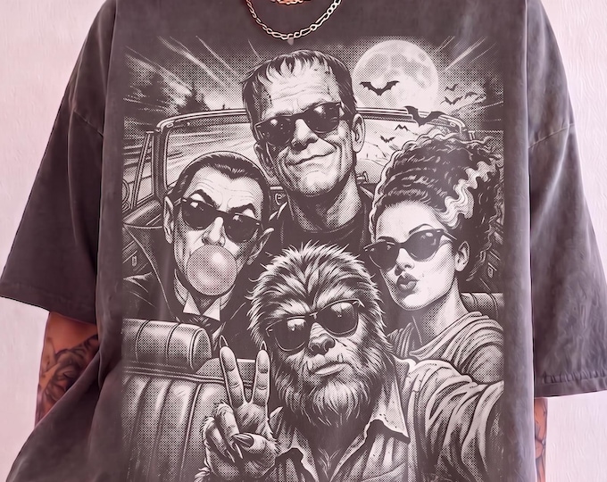 Retro Monster Selfie Tshirt Cool Frankenstein Werewolf Dracula Bubblegum Funny Spooky Season Tee Classic Vintage Halloween VHS shirt