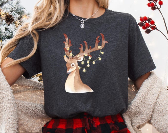 Christmas Deer T-Shirt, Minimal Reindeer Graphic Tee, Festive Holiday Shirt for Men and Women