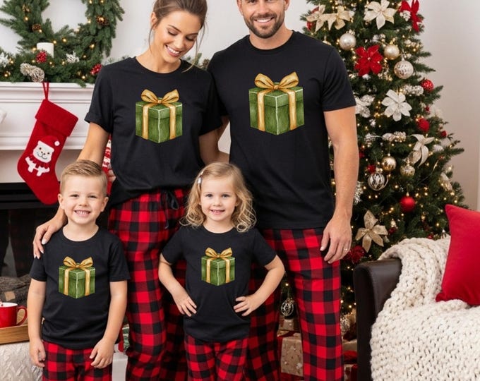 Christmas Santa Gift T-Shirt – Cute Relaxed Christmas Cookie Tee