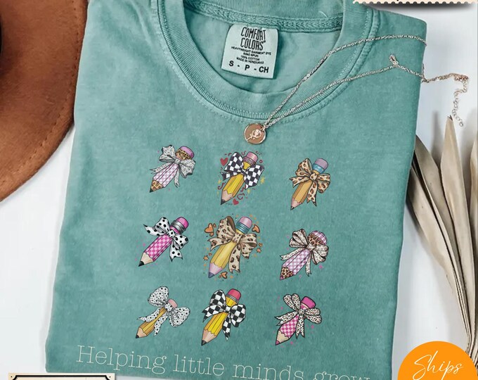 Comfort Colors® Helping Little Minds Grow – Inspirational Teacher T-Shirt with Pencil Collage