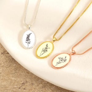 Oval Birth Flower Pendant Necklace, Engraved Floral Necklace, Birth Flower Necklace for Mom, Birth Flower Jewelry,  Birthday Gift for Her