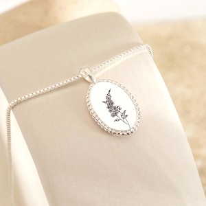 Personalized Birth Flower Necklace, Oval Birth Flower Pendant Necklace, Engraved Floral Necklace, Mothers Necklace, Birthday Gift for Her