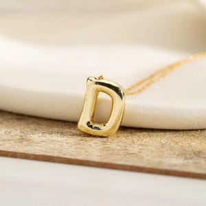 Collar con letra 3D personalizado, colgante de inicial de burbuja de oro de 14 quilates, collar minimalista con letra de globo, delicado collar personalizado con letra abullonada