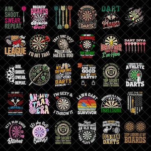 Może przedstawiać: Kolekcja 24 kolorowych projektów graficznych z rzutkami i powiązanymi frazami. Projekty zawierają frazy takie jak "Breakin' Hearts Throwin' Darts", "I'm Sexy & I Throw It", "My Drinking Team Has a Darts Problem", "Let's Play Darts Bitches", and "Never Underestimate an Old Man Who Plays Darts".