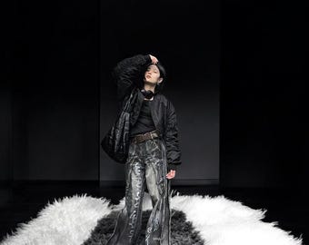 Graffiti Printed Wide-Leg Jeans; Vintage Black Denim Pants for Women; Y2K Streetwear with Artistic Design