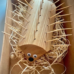 Cheese hedgehog made of wood - decorative toothpick holder for cheese, finger food and buffet | Party snack holder | Gift for connoisseurs and cheese lovers