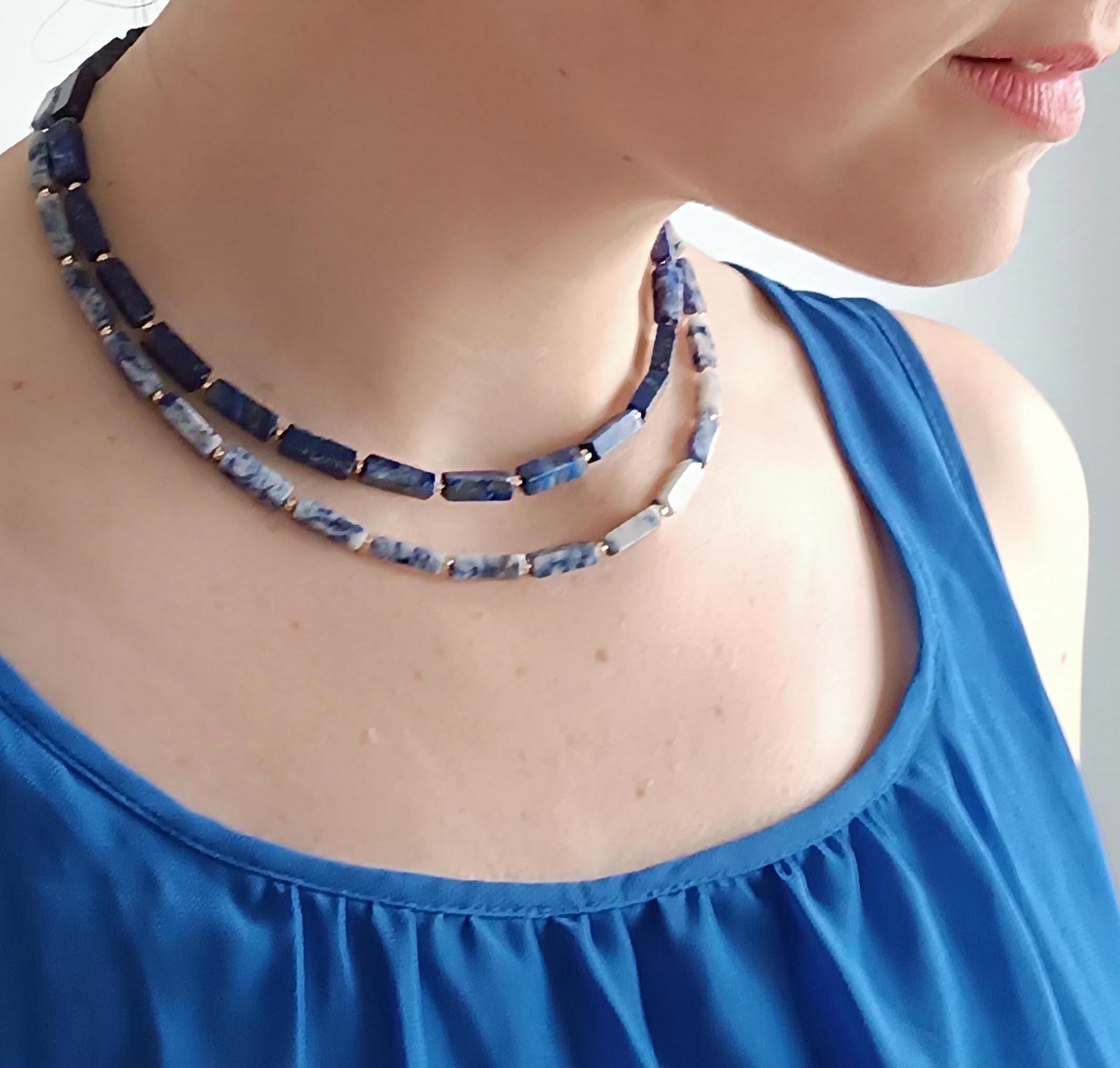 Collier Ras-de-cou Maille Plate Avec Pendentif Pierre Bleue En Forme De Fleur - Plaqué Or - Occasion