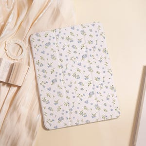 Flowers Simple iPad Case For iPad Air 5/6/7 11" 13",iPad 5-10th 10.9"10.2", iPad Mini 6/7 8.3",iPad Pro 2024 11" 13",A16 Shell PenSlot Cover