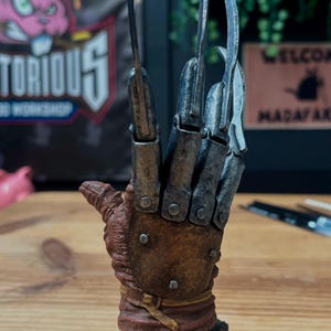 Freddy Krueger’s Glove / Nightmare On Elm Street / Horror Fans / 3D Print