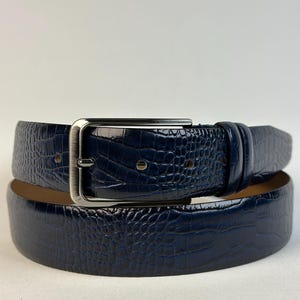 Ceintures en cuir de crocodile haut de gamme. Couleurs rouge, bordeaux, olive, bleu, marron, noir, bleu marine, vert et beige. Cadeaux uniques pour elle. image 18